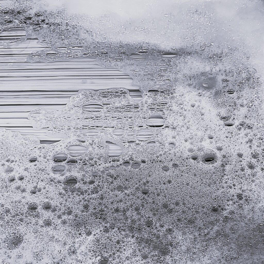 Foaming preparation bath used during the processing of bovine serosa for natural gut string making.